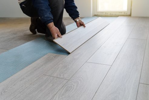 Parquet flottant : avantages, inconvénients, pose et prix