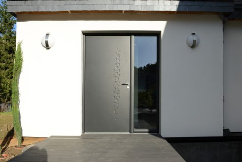 Porte d’entrée en PVC ou en alu : quelle est la meilleure option ?