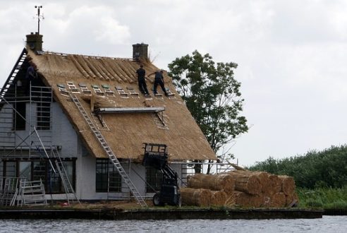 La construction d’une maison de paille en 3 étapes