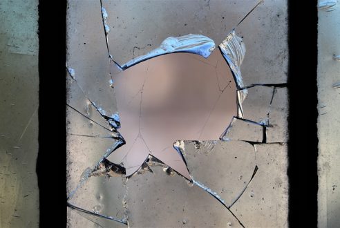Tuto : comment remplacer soi-même une vitre cassée ?