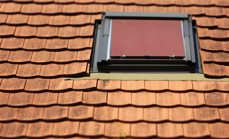 Fenêtre de toit : comment éviter les problèmes d’infiltration d’eau ?
