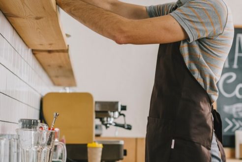 Comment maintenir vos menuiseries intérieures en parfait état au fil du temps ?