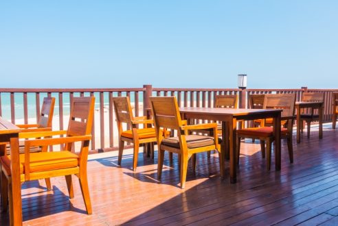 Les terrasses en bois exotique : une oasis de luxe dans votre jardin