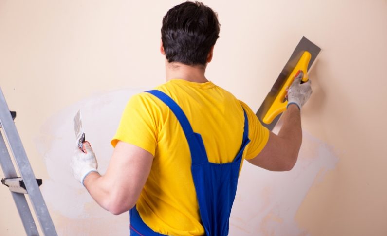 Valorisez votre maison avec le charme du plafond en plâtre restauré
