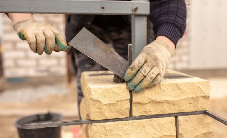 Briques réfractaires : Utilisations dans les fours et les cheminées