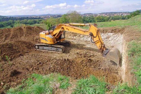 Terrassement en pente : défis et solutions pour les terrains difficiles