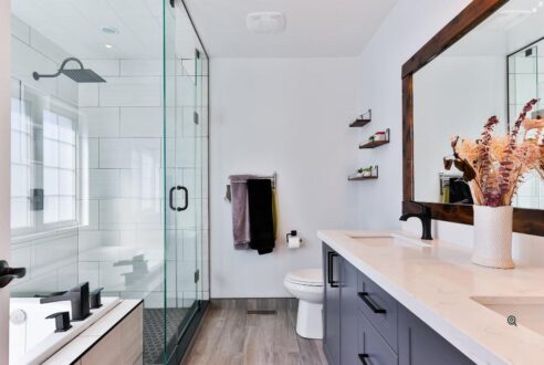 Comment installer des parois de douche en verre ?