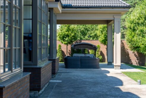 Entretien des revêtements de sol extérieurs : nettoyage, réparation et protection