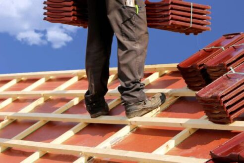 Optimiser la coordination sur les chantiers de couverture en 2025 : Guide pratique pour une intervention réussie