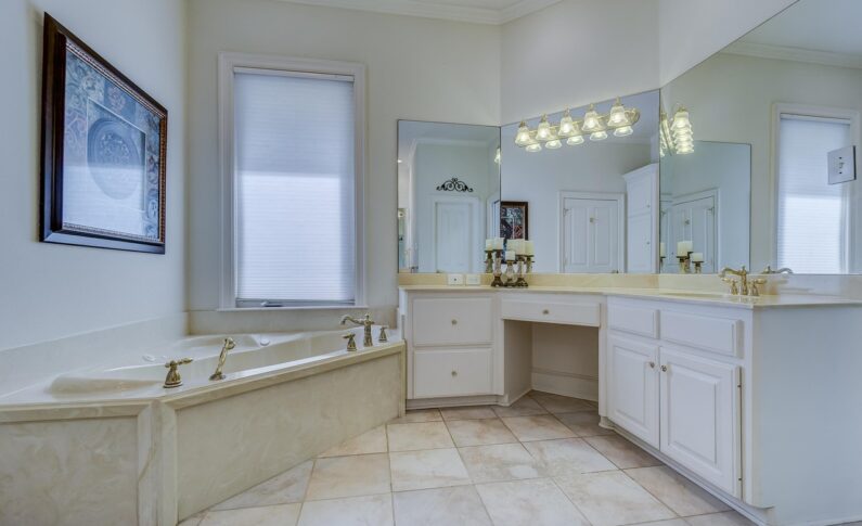 Optimiser le rangement : bien choisir son meuble de salle de bains