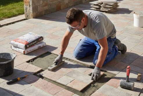 Poser un carrelage aspect pierre en opus romain