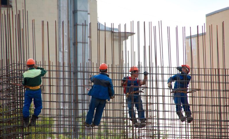 Murs à coffrage intégré : la révolution de la préfabrication béton