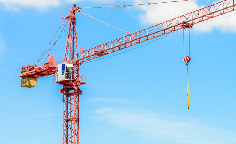Grue à tour : le pivot du chantier de construction