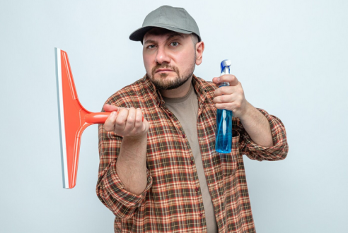 Mouilleur et grattoir : les outils de base du vitrier