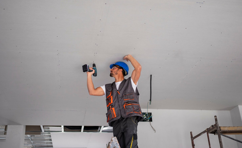 Fixation barre d&rsquo;appui sur placo : renforts obligatoires