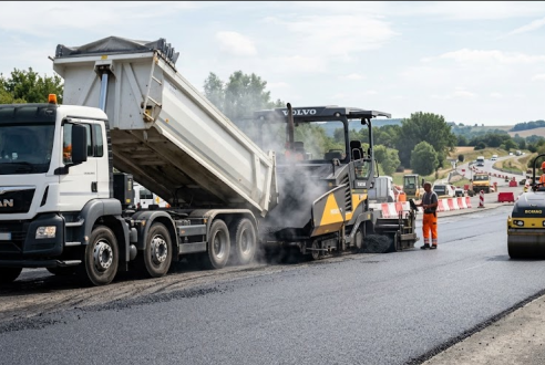 L&rsquo;intervention d&rsquo;une entreprise de TP pour l&rsquo;enrobé à chaud