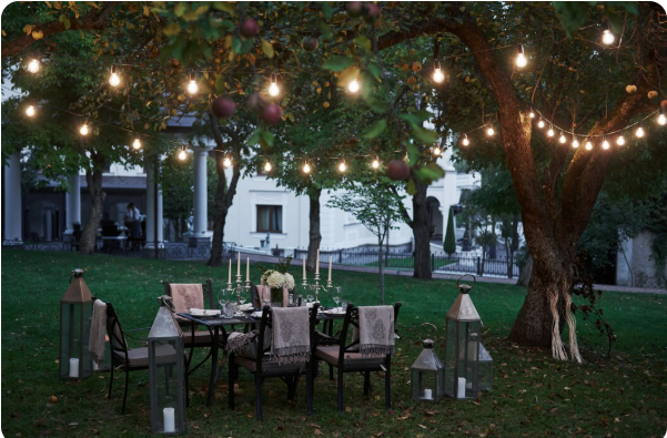 La guirlande lumineuse extérieure pour une ambiance guinguette sur son balcon