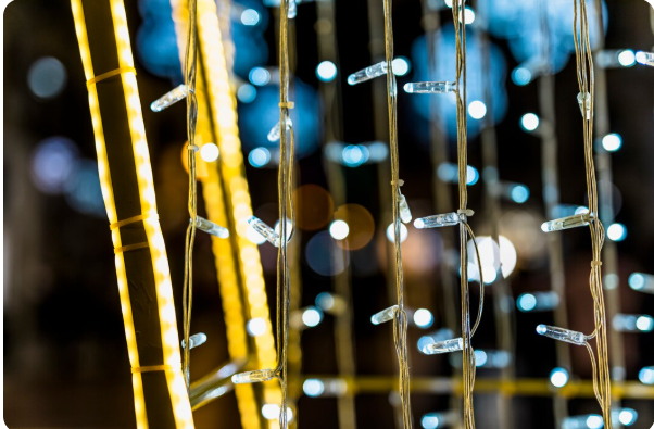 Notre sélection de guirlandes lumineuses extérieures pour un balcon de rêve