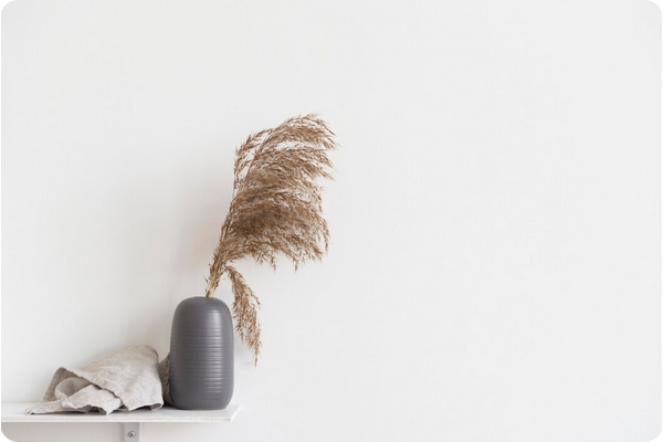 Comment dynamiser un intérieur aux couleurs neutres avec des textures ?