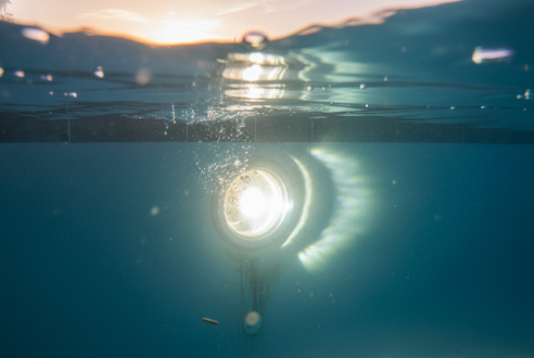 Fuite au niveau du projecteur de piscine : joint défectueux