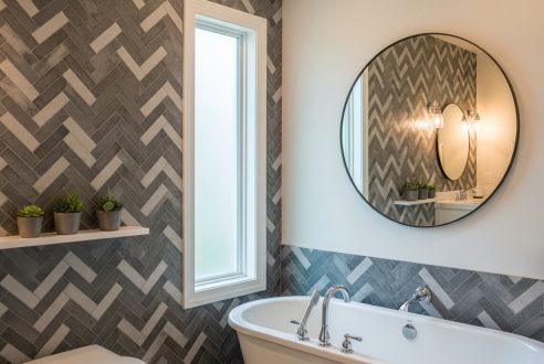 Design mural : oser le carrelage écaille de poisson