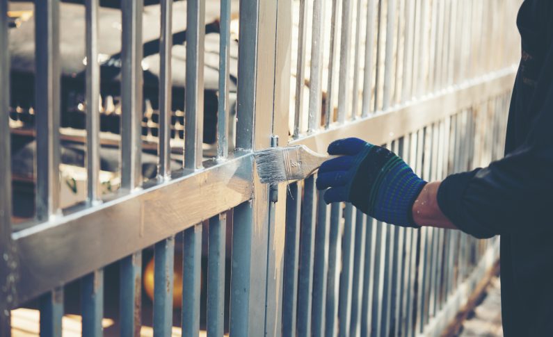 Peinture intumescente : protéger les structures métalliques de la chaleur