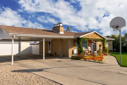 Carport design : quand l&rsquo;architecture extérieure protège vos véhicules