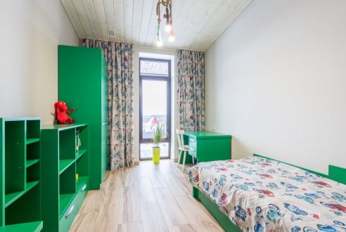 Optimiser l’espace d’une chambre d’enfant sous pente