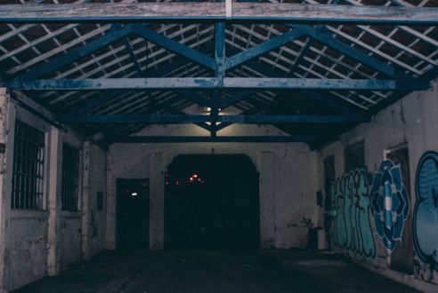 Isolation sous toiture : Sarking ou isolation entre chevrons ?