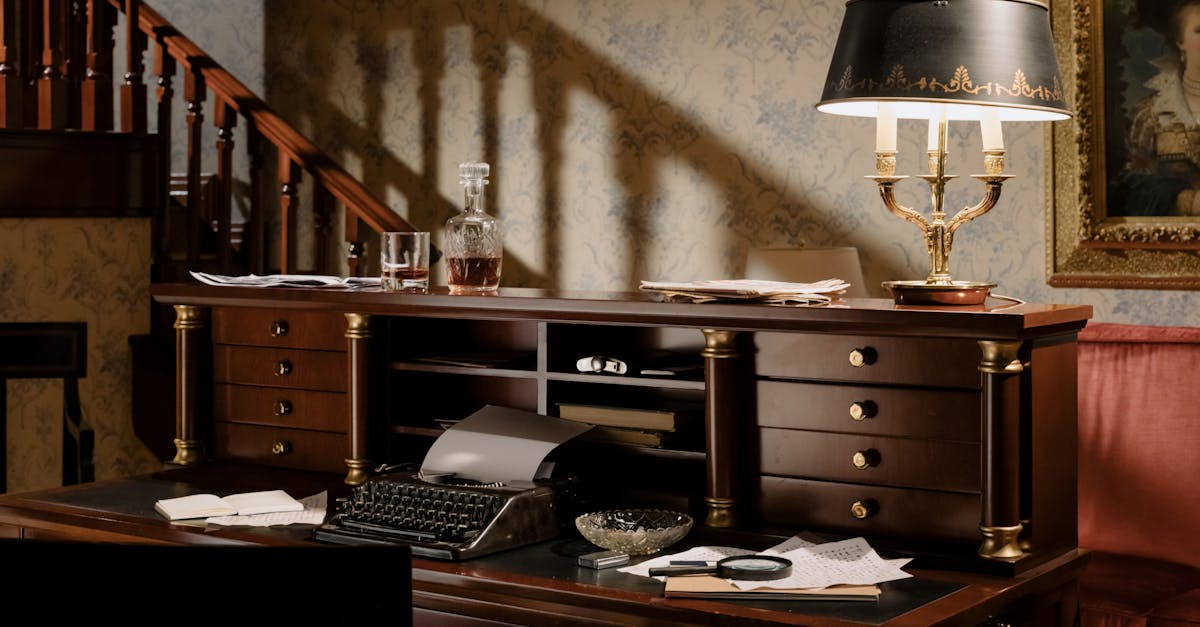 service professionnel de remise à neuf et re-câblage de lampes vintage pour assurer sécurité et authenticité tout en préservant leur charme d'origine.