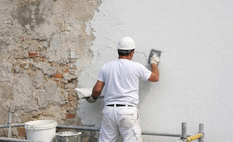 Enduit de façade : la solution miracle pour masquer les imperfections