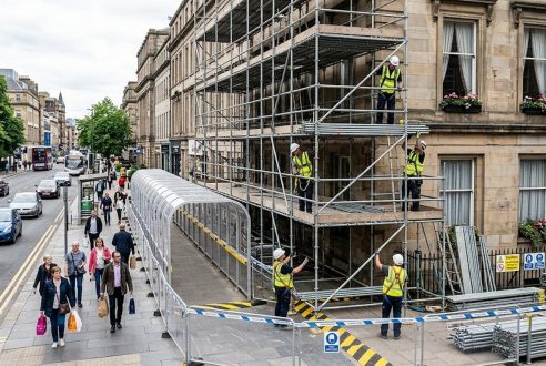 Montage et démontage d&rsquo;échafaudage en site occupé : gérer les risques