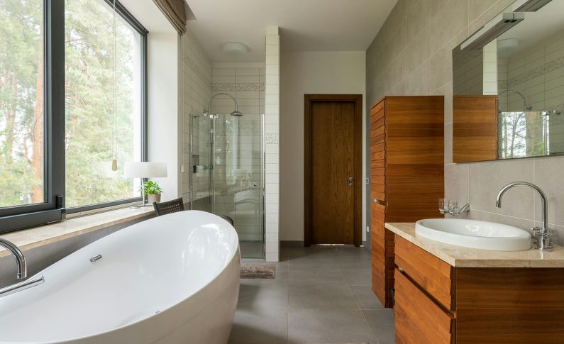 Transformer sa baignoire en douche italienne en 24h : info ou intox