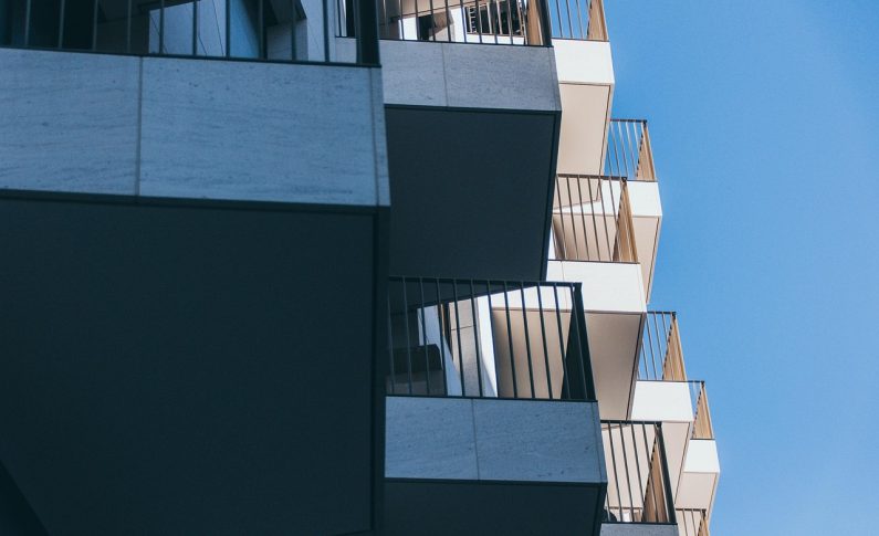 Garde-corps en acier thermolaqué : couleur et durabilité