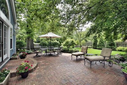 Construire son patio soi-même ou faire appel à un pro ?