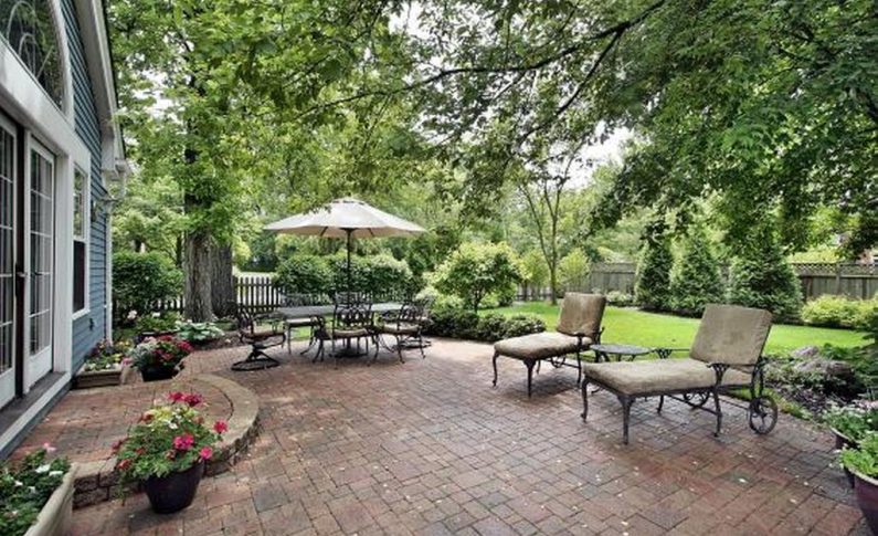 Construire son patio soi-même ou faire appel à un pro ?