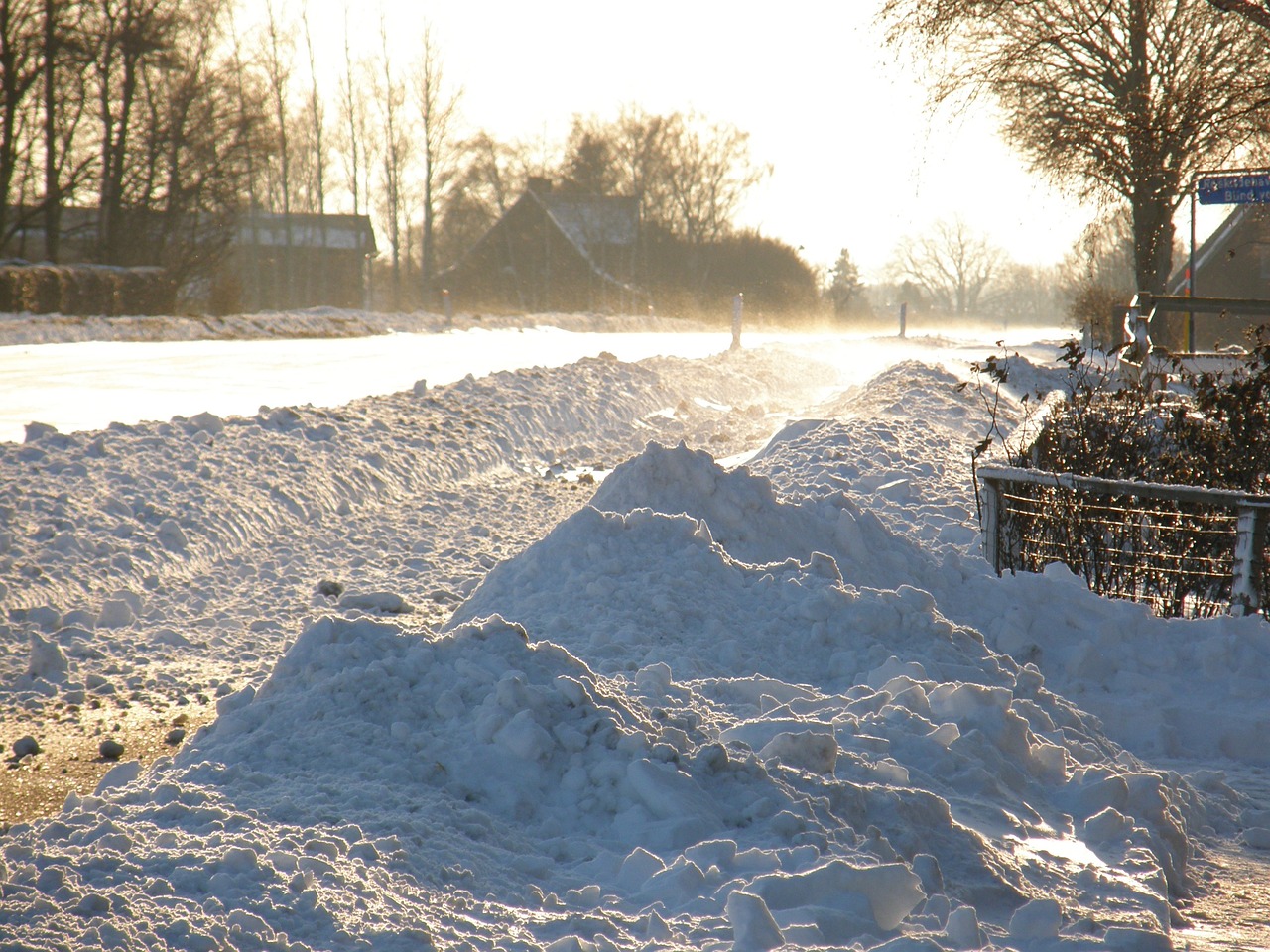 service professionnel d'enlèvement de neige commercial, rapide et efficace pour garantir la sécurité et l'accessibilité de vos espaces extérieurs pendant l'hiver.