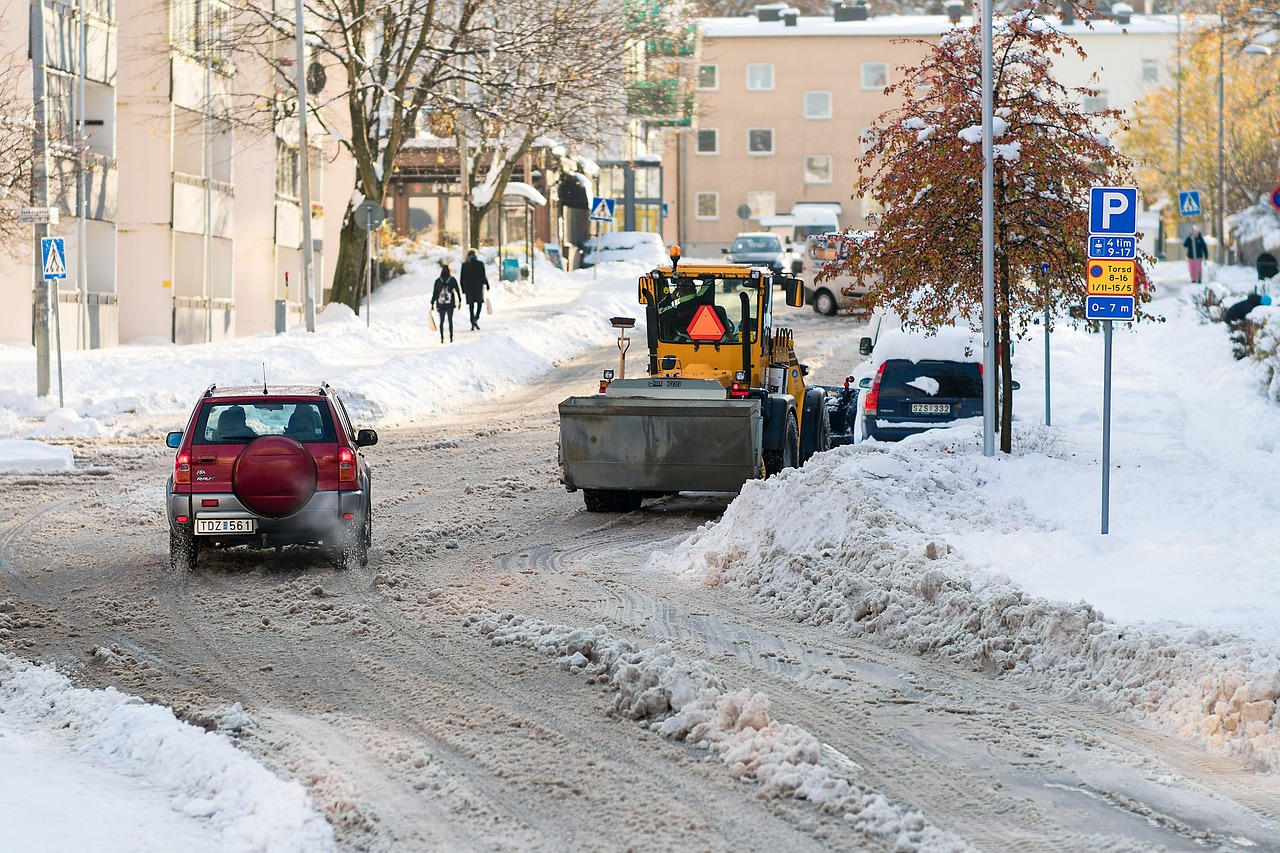 service professionnel de déneigement commercial pour garantir la sécurité et l'accès optimal de vos espaces extérieurs durant l'hiver.