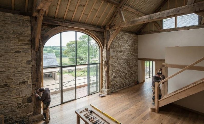 Projet de rénovation d&rsquo;une grange : comment conserver le charme de l&rsquo;ancien ?
