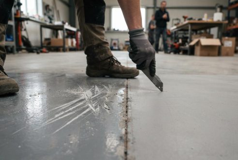 Résistance aux rayures : sol polyuréthane vs époxy