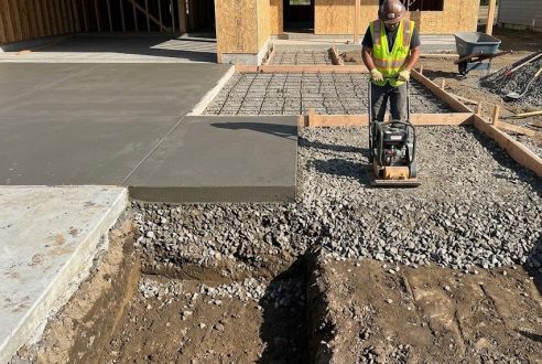 Dalles béton sur terre-plein : l&rsquo;importance du hérisson
