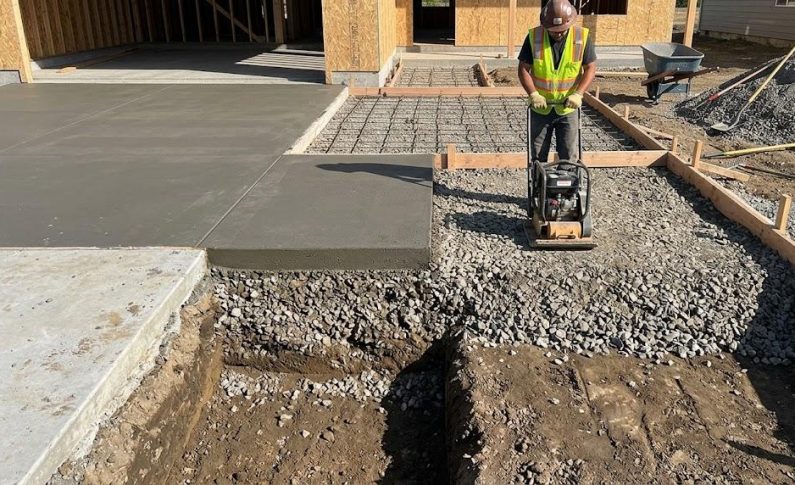 Dalles béton sur terre-plein : l&rsquo;importance du hérisson