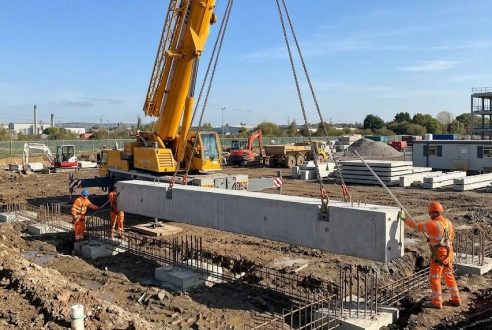 Longrine préfabriquée : pose rapide à la grue