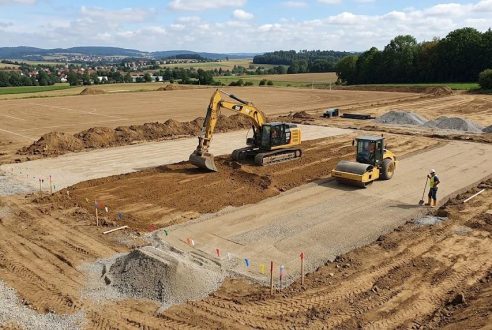 Terrassement pour la pose d&rsquo;un terrain de sports ou d&rsquo;un court de tennis