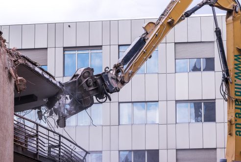 Comment s&rsquo;organise un chantier de démolition sécurisé avant terrassement ?