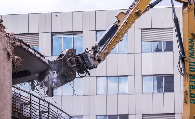 Comment s&rsquo;organise un chantier de démolition sécurisé avant terrassement ?