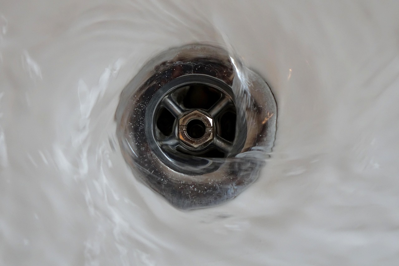 découvrez les causes d’une canalisation bouchée, les signes à repérer et les solutions efficaces pour rétablir rapidement l’écoulement de l’eau.